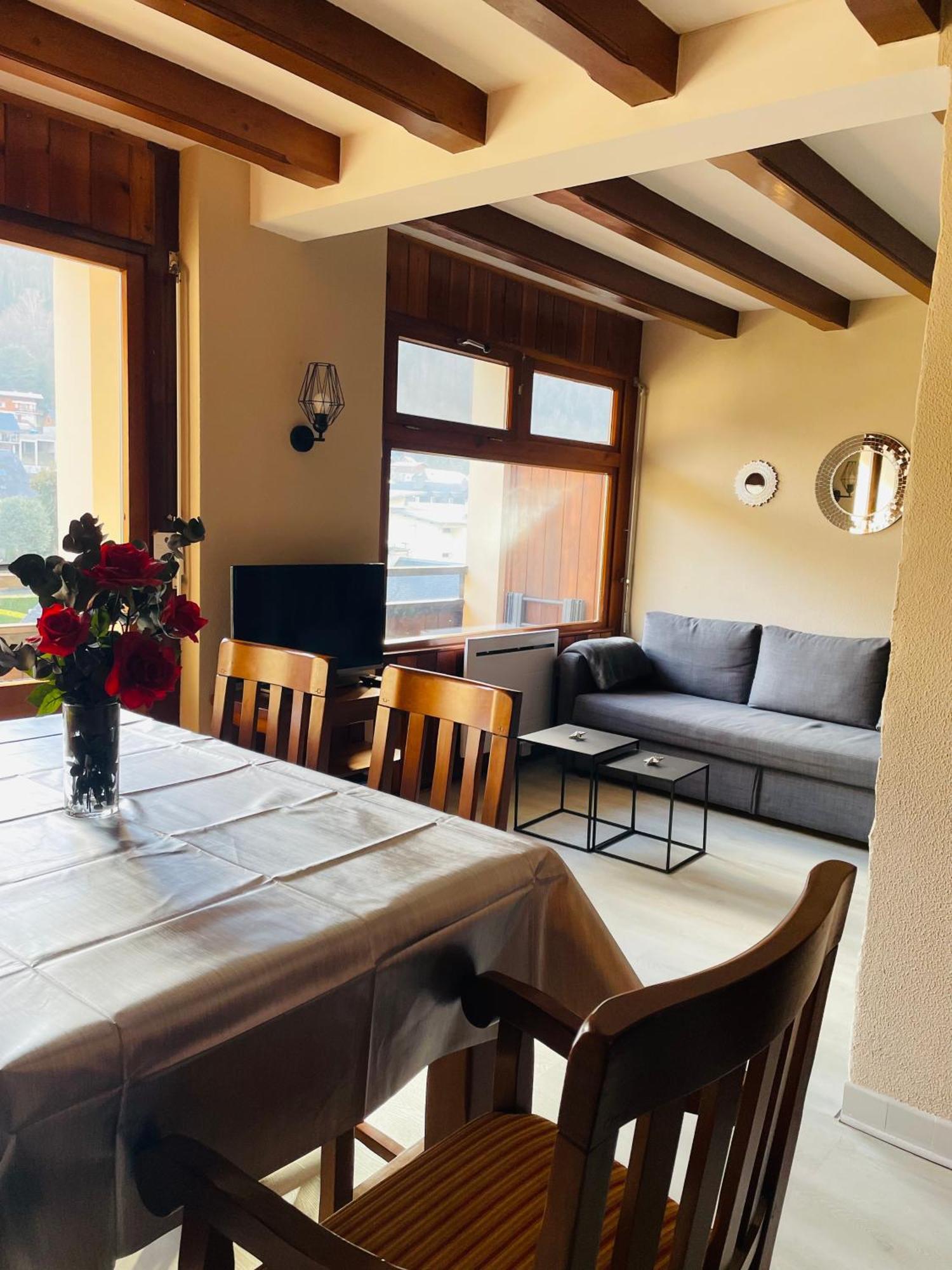 Appartement 58 M2 Avec Piscine Interieure Vue Montagne Centre Village , Parking Prive سانت لاري سولون المظهر الخارجي الصورة